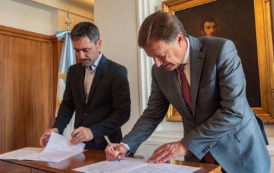 Suarez firmó convenios con el CFI para fortalecer la vitivinicultura, el turismo y la eficiencia energética