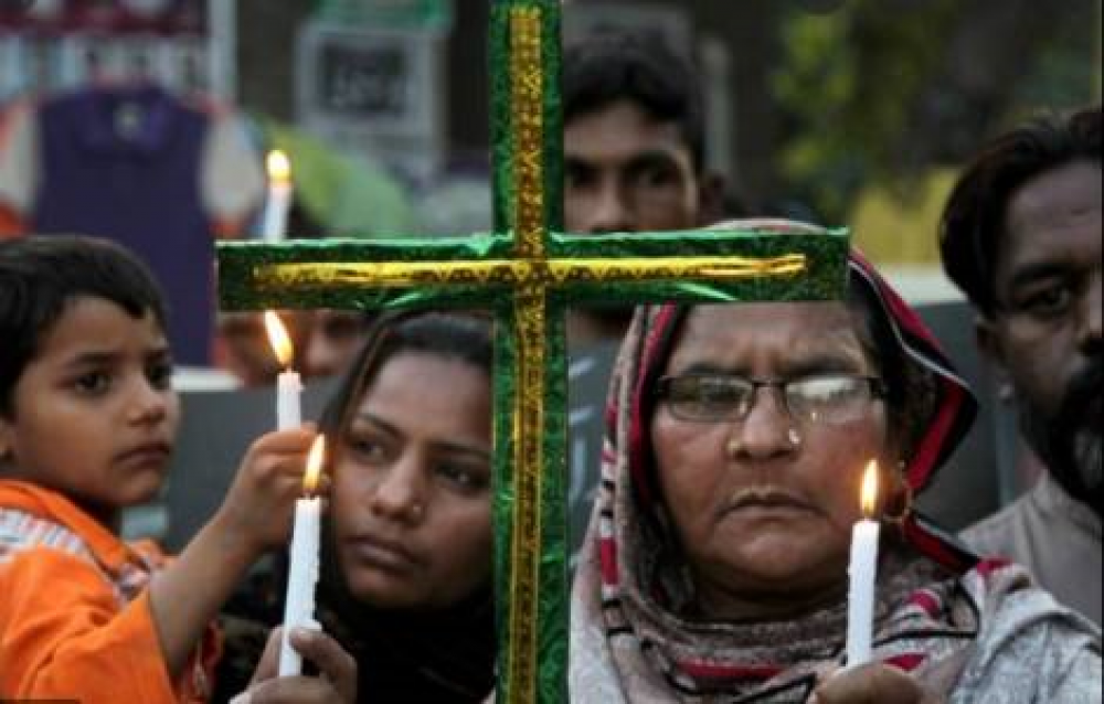 India: Agreden a un sacerdote católico y queman libros cristianos