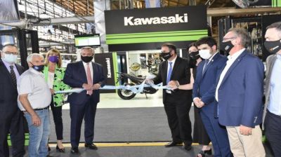 El Grupo Iraola producirá la Kawasaki KLR en Venado Tuerto y se suman 450 empleados