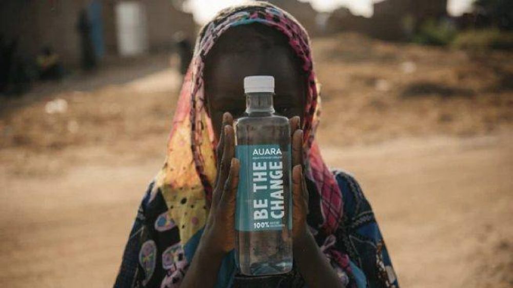 Cambiar el mundo con una botella de agua: Auara destina el 100% de sus dividendos a un fin social