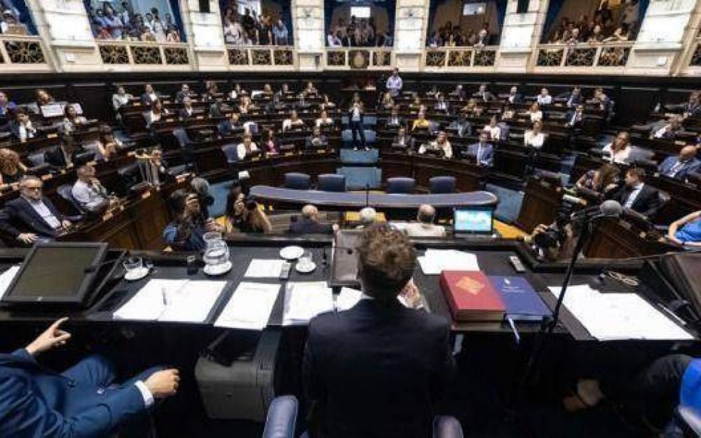 Ministros de Kicillof van a la Legislatura por el Presupuesto