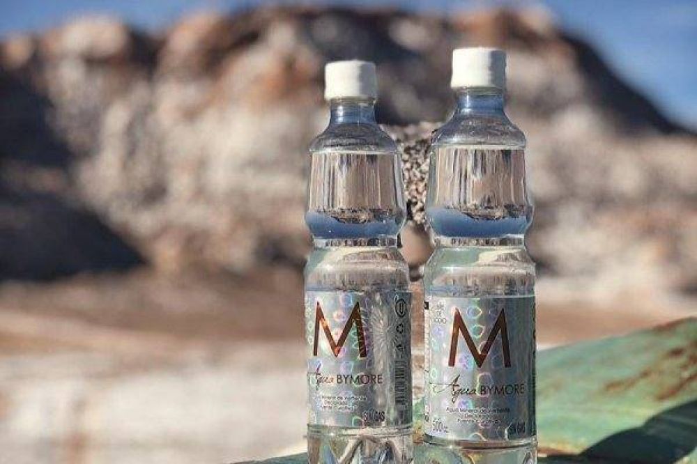 Emprendimiento recicla plstico de la minera para envasar agua mineral y venderla a la misma industria