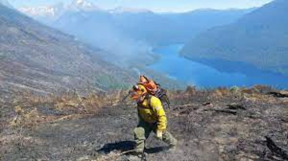 Comunidades mapuches sealan a Cabandi por el avance de los incendios en Bariloche