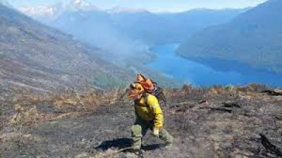Comunidades mapuches señalan a Cabandié por el avance de los incendios en Bariloche