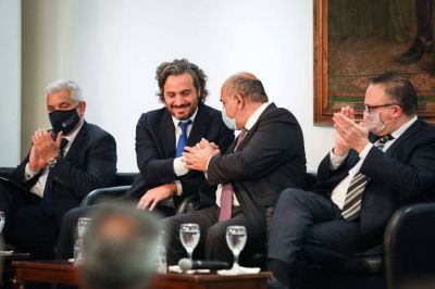 El Gobierno sue�a con exportar $ 100.000 millones en 2022, y reclama al Congreso un paquete de leyes