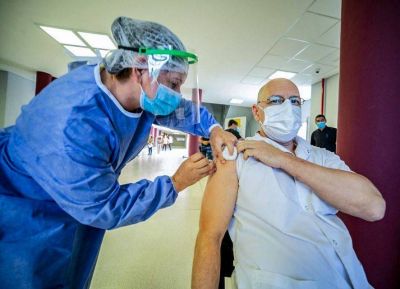 Tercera dosis: el Ministerio de Salud redujo el intervalo