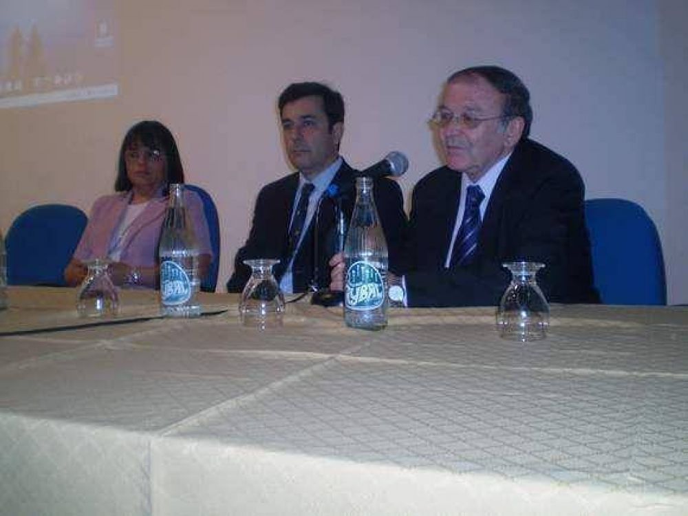 Dengue: "El trabajo de Catamarca es un referente nacional"  	 
