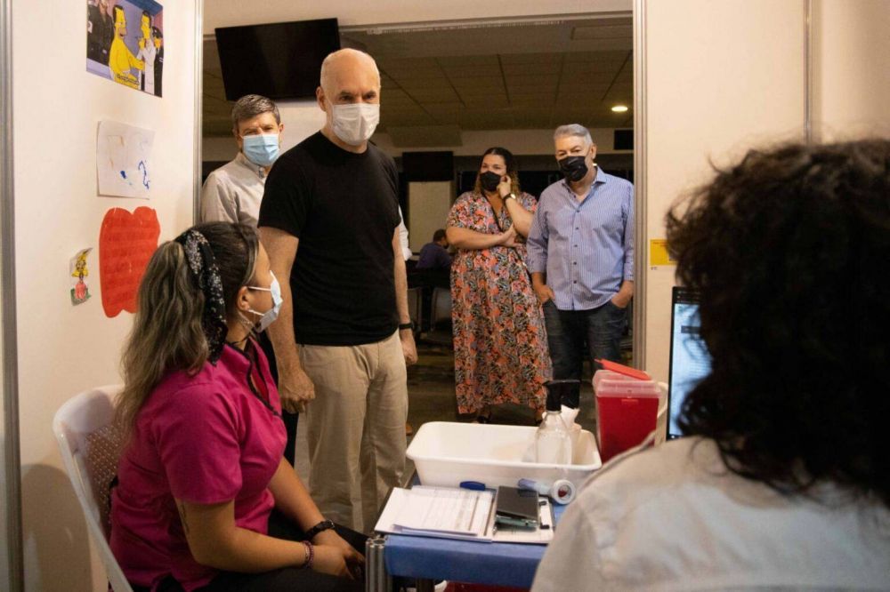 Rodr�guez Larreta visit� el vacunatorio de la Iglesia Evang�lica Catedral de la Fe