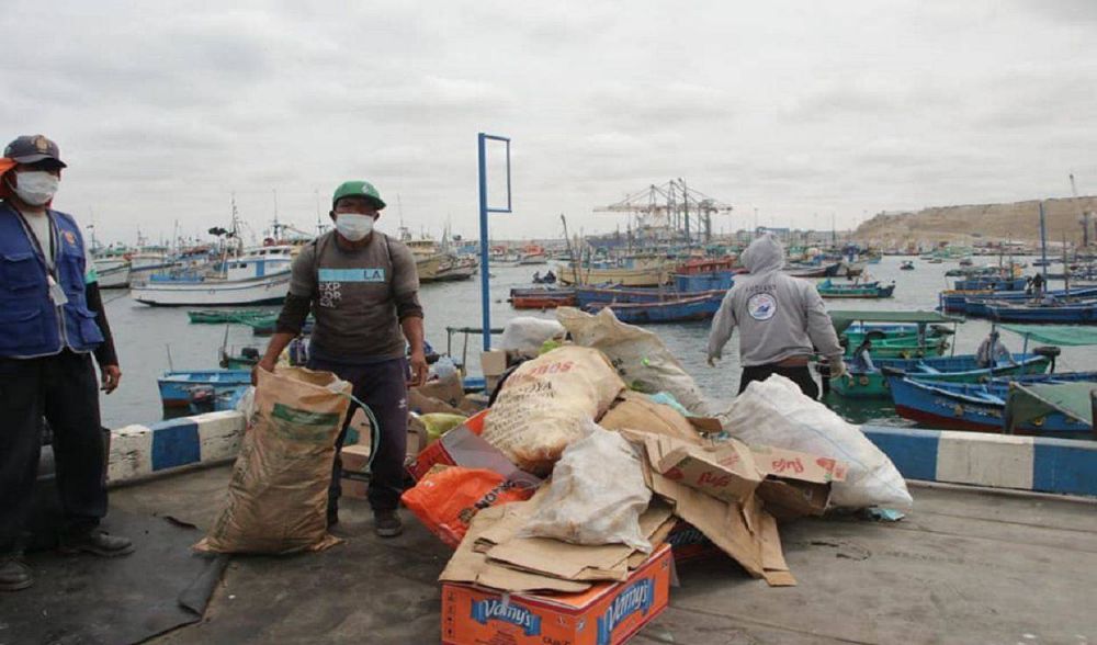 Asociaciones se unen para recoger residuos sólidos en bahía de Paita