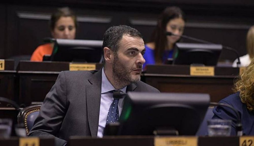 Adrin Urreli: Los legisladores debemos ayudar en el dilogo entre el Gobierno y los municipios
