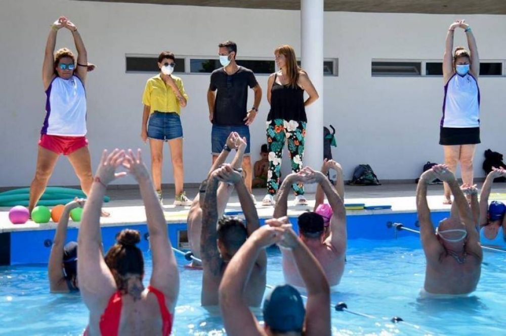 Quilmes: Comenzó el programa de natación en el Polideportivo Municipal