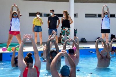 Quilmes: Comenz� el programa de nataci�n en el Polideportivo Municipal