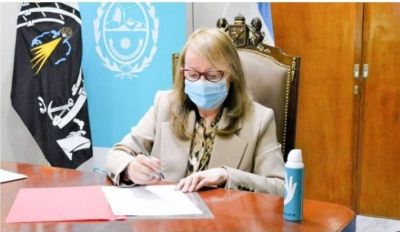Alicia Kirchner firmó el nuevo decreto para el ingreso a Santa Cruz y la vigencia del pase sanitario