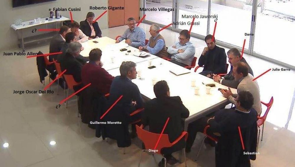 Ahora los empresarios platenses que estaban en la reuni�n con los agentes de la AFI y Villegas repudiaron los dichos del ex ministro