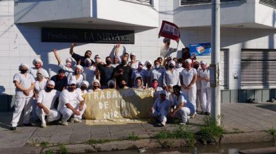 La Justicia ordenó echar a la calle a trabajadores de la Cooperativa La Nirva que resisten su desalojo