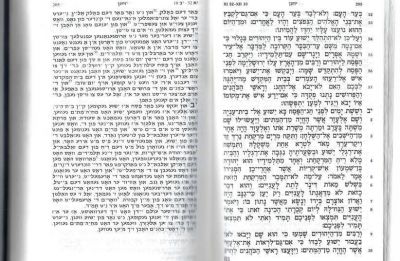 Copias en Yiddish de la Biblia cristiana distribuidas en New York