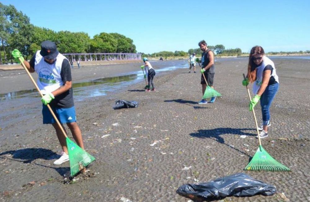 Continúan las jornadas del programa Playas Limpias en la Ribera de Quilmes