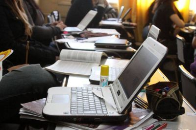 El Gobierno relanzó el programa Conectar Igualdad y la entrega de netbooks a estudiantes