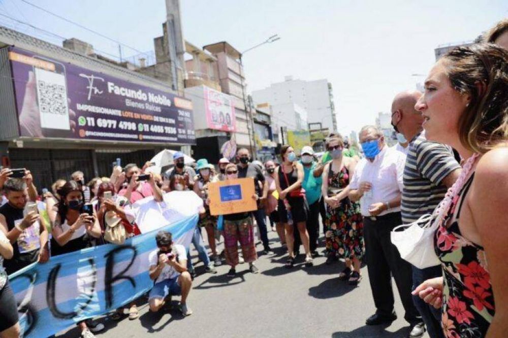 Protesta contra Edesur en Lomas: la intendenta interina Marina Lesci marchó junto a vecinos y vecinas