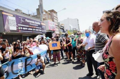 Protesta contra Edesur en Lomas: la intendenta interina Marina Lesci march� junto a vecinos y vecinas