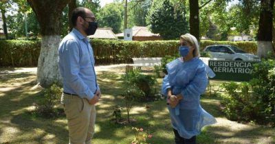 Coronavirus: refuerzan la vacunaci�n en geri�tricos de Lomas