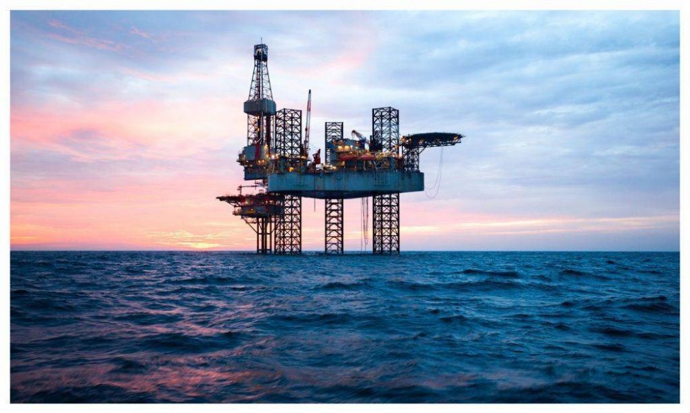 El intendente presentó un recurso de amparo para frenar la exploración petrolera en el mar