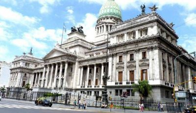 Hoy debe ir al Congreso un subcomisario que aparece en los audios