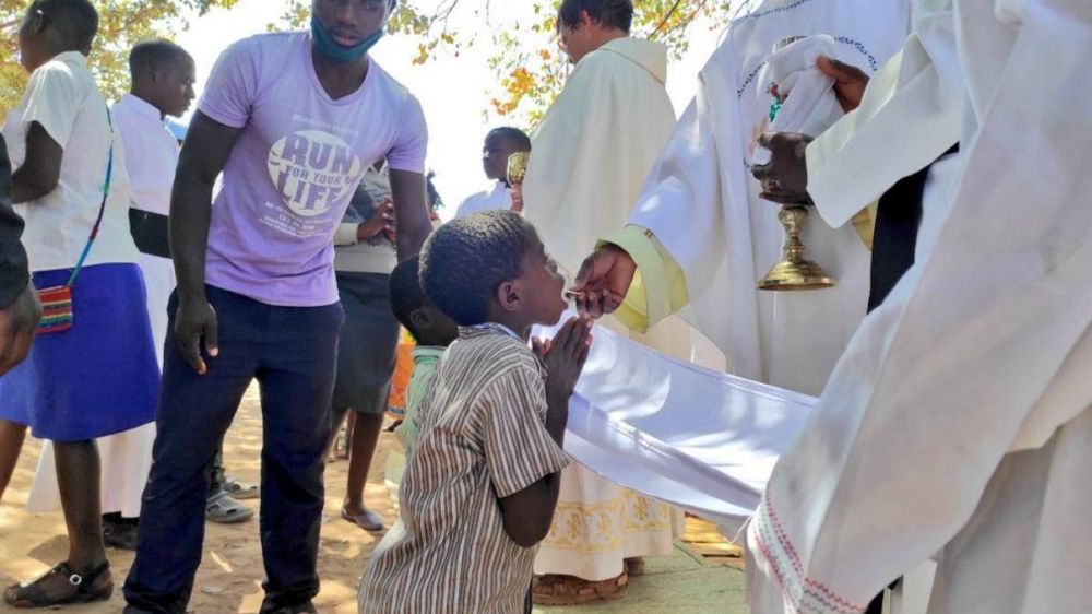 «En tierras de misión jamás se exigirá un pase sanitario para recibir a Jesucristo»