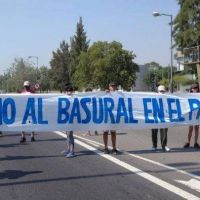 Vecinos de El Pato protestaron contra los basurales a cielo abierto de Mussi
