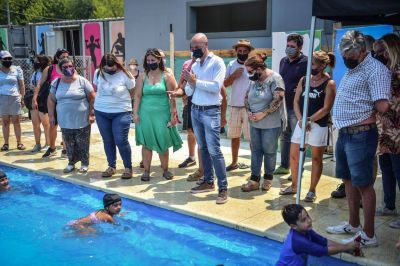 En Loma Verde, Beto Ramil recorri� la nueva pileta municipal