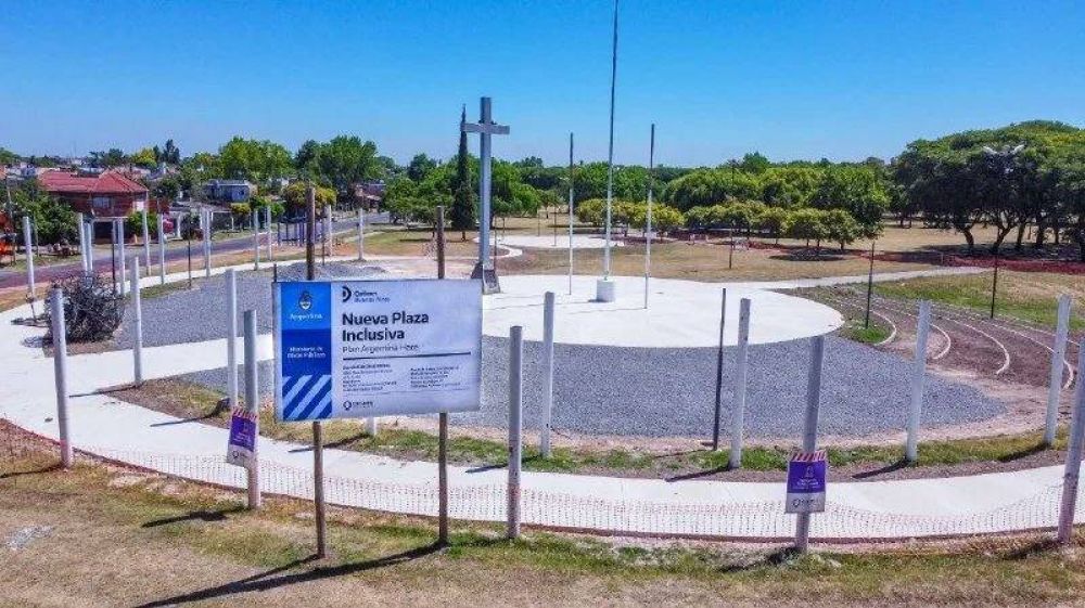 Avanza la construcción de una plaza inclusiva en el Parque de la Ciudad