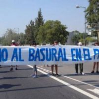 Vecinos de El Pato protestaron contra los basurales a cielo abierto del intendente Mussi