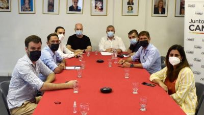 Macri reapareci� firmando documento para acordar con el FMI