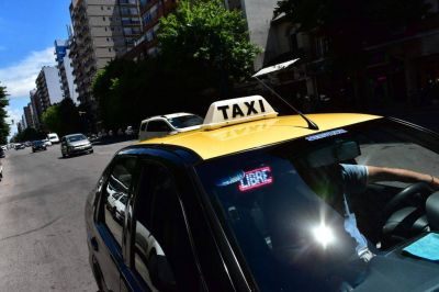 Impulsan la regularización de choferes de taxis