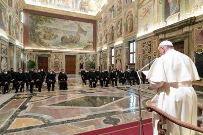 Por primera vez en la historia, el Papa conferirá el ministerio del lectorado, acolitado y catequista a mujeres y hombres laicos en el Vaticano