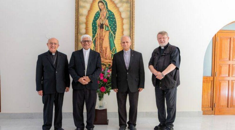 Obispos peruanos ratifican a la presidencia del episcopado