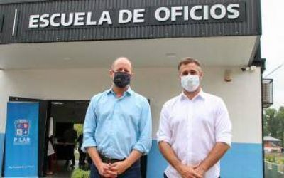Pilar: Ach�val e Insaurralde visitaron la nueva Escuela de Oficios de Derqui y mantuvieron una reuni�n de trabajo