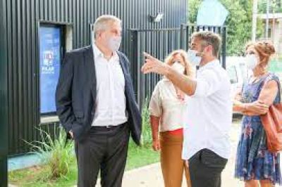 Ach�val y Perczyk visitaron un jard�n en construcci�n y se reunieron con j�venes