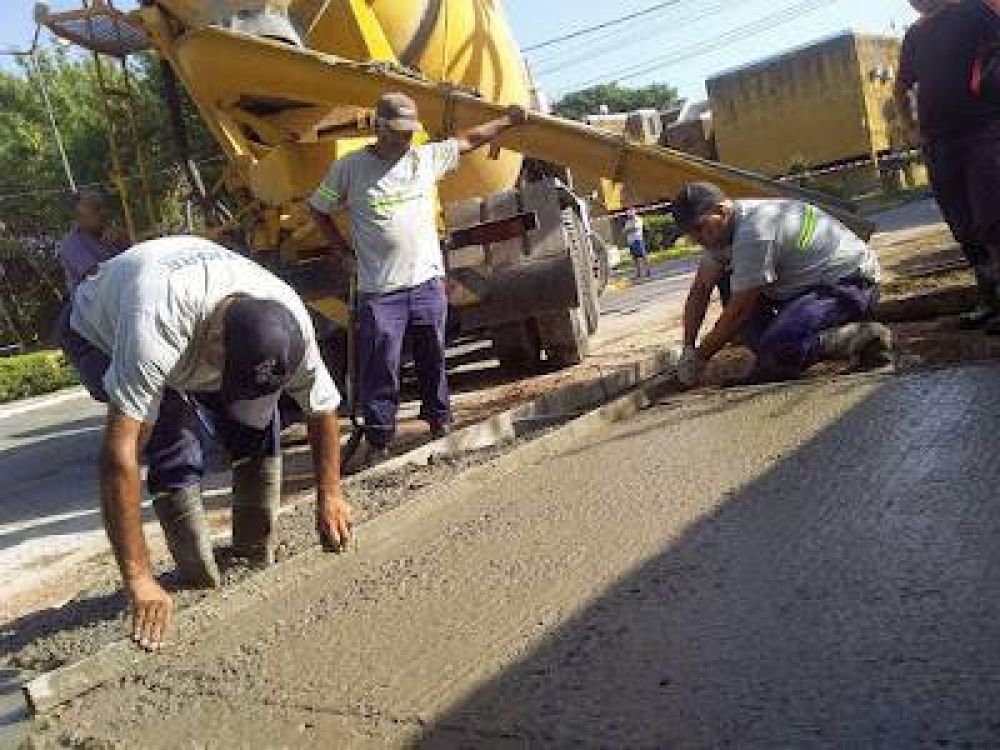 El Talar: el Municipio de Tigre construye veredas y drsenas de estacionamiento en el barrio Almirante Brown