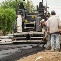 Continúan los trabajos de asfalto en la localidad de 9 de Abril