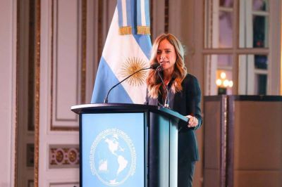 Victoria Tolosa Paz: 