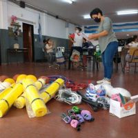 Entrega de equipamiento para el programa +ATR Verano en las escuelas de Quilmes