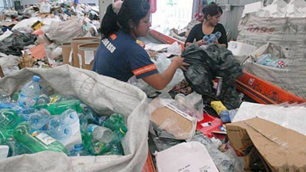 Dan los primeros pasos hacia la era del reciclaje de residuos en Pilar