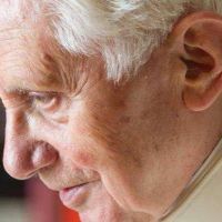 Benedicto XVI responde y se contradice (según los medios): la nueva y falsa controversia que alimenta el caso Ratzinger