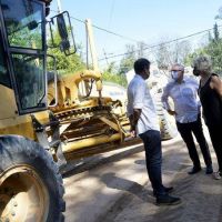 Zamora monitoreó el avance de obras de asfalto en el barrio La Bota de Benavídez