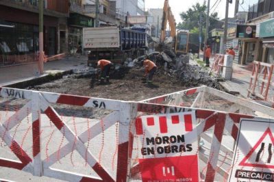 El Municipio de Mor�n impulsa la reactivaci�n de la obra p�blica, con pavimentaci�n de calles y recuperaci�n vial en el distrito