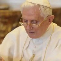 Director editorial del Vaticano recuerda cómo Benedicto XVI combatió abusos en la Iglesia