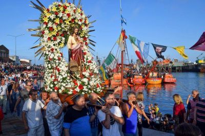 Fiesta de San Salvador, patrono de la colonia pesquera. Fiesta de los Pescadores.