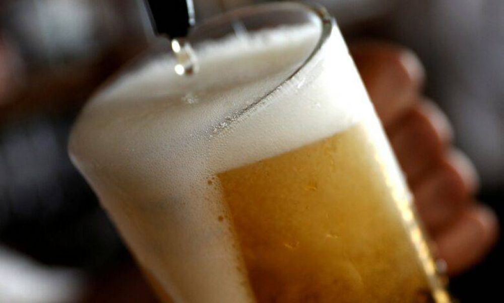 La cerveza y las bebidas gaseosas podrían escasear a medida que aumentan los temores de escasez de CO2