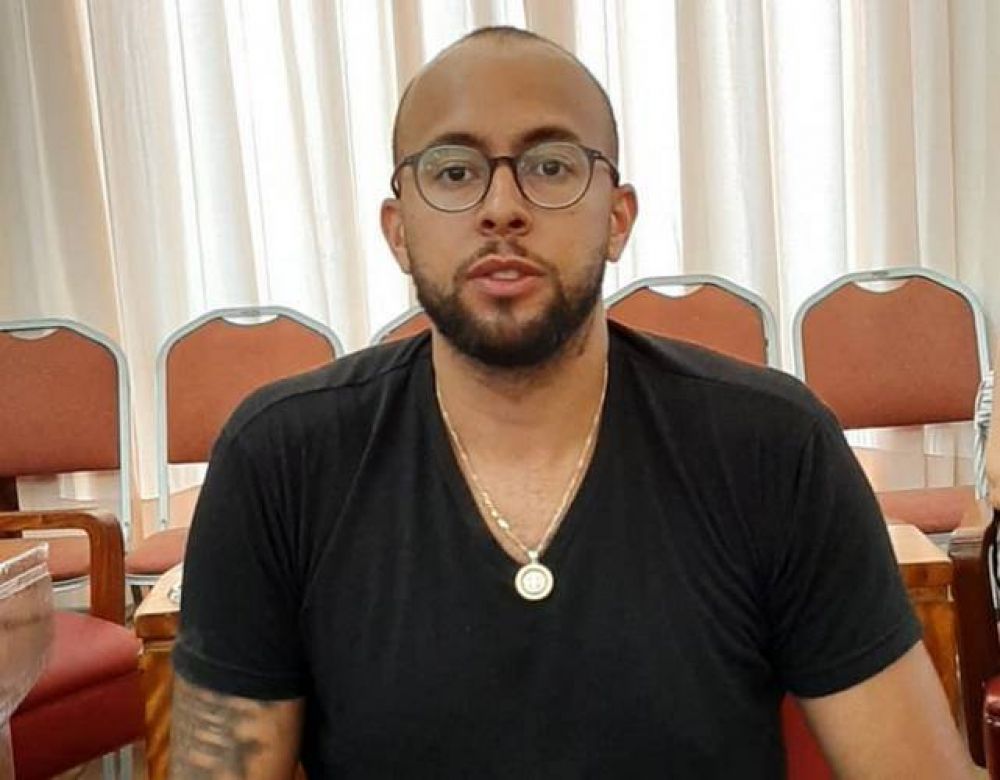 Lauria: El Ejecutivo deber dar una soluci�n al tema de los j�venes varados en el sur